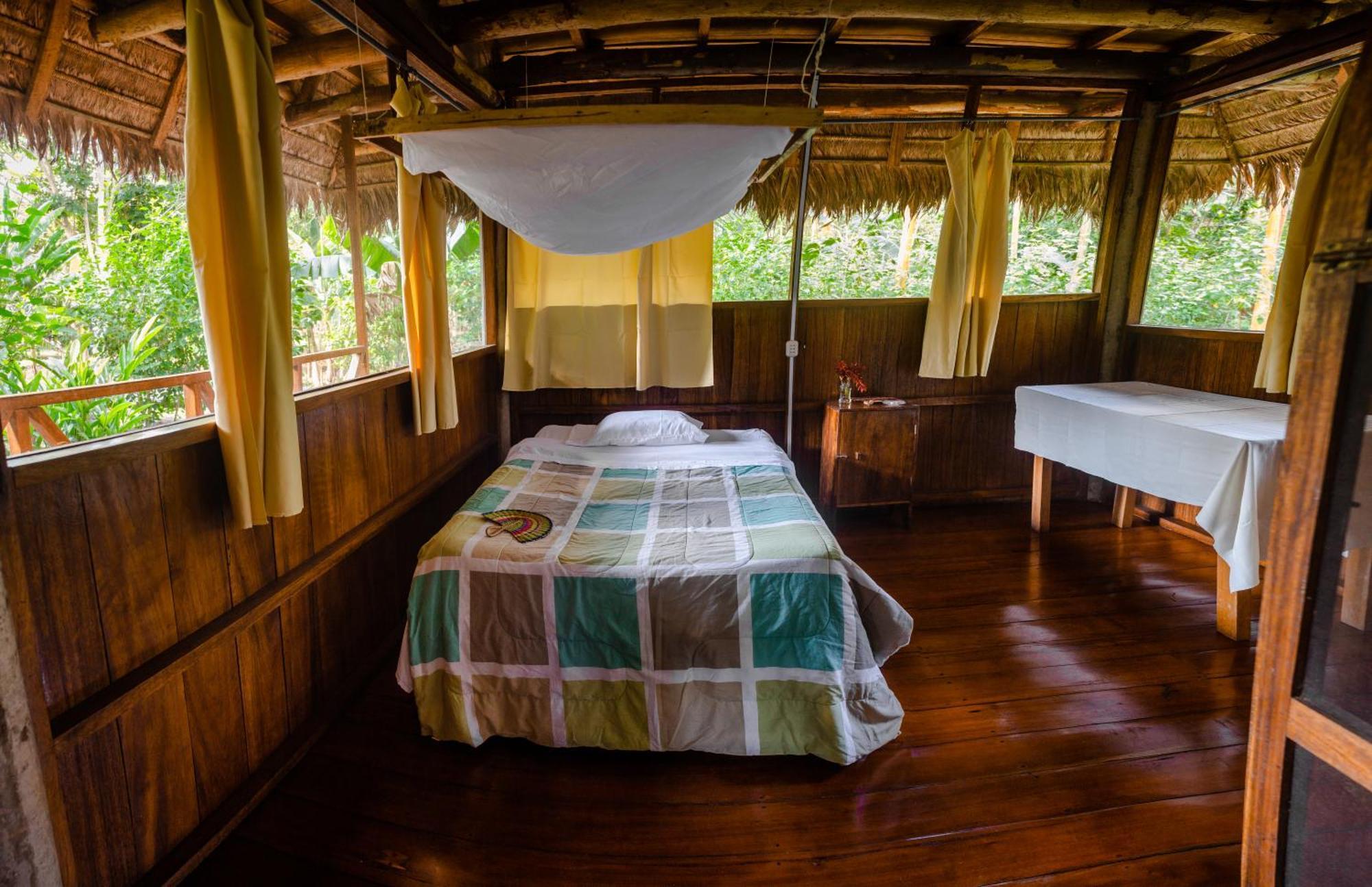 Tres Chimbadas Lake Lodge Tambopata Eksteriør billede